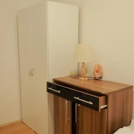 Benešova 3*