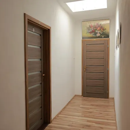 Benešova 3*